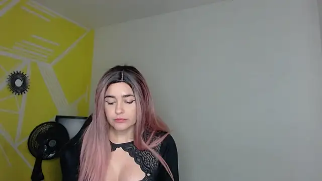 Snapshot of Nikolle_Rouss chatting on September 27, 2025, 7:30 pm Nikolle Rouss online show from September 27, 2025, 7:30 pm