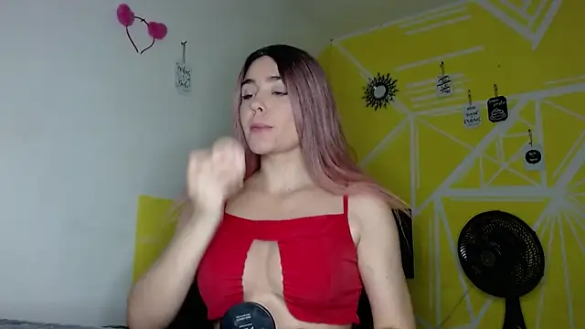 Snapshot of Nikolle_Rouss chatting on October 16, 2025, 11:06 pm Nikolle Rouss online show from October 16, 2025, 11:06 pm