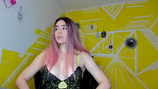 Snapshot of Nikolle_Rouss chatting on October 23, 2025, 9:35 pm Nikolle Rouss online show from October 23, 2025, 9:35 pm