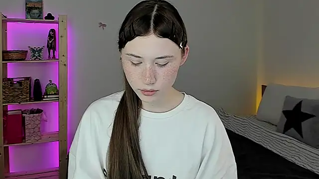 Stella Sunny online show from April 28, 2026, 11:32 pm