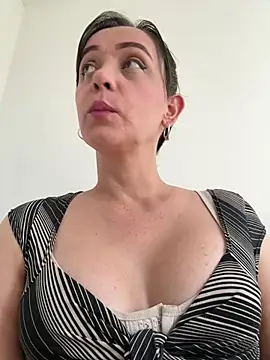 Snapshot of natalie_cowens chatting on June 17, 2026, 10:00 pm natalie cowens online show from June 17, 2026, 10:00 pm