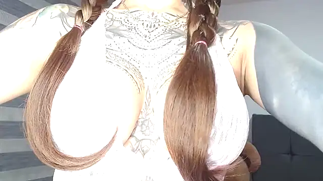 EmiliMontero online show from February 22, 2026, 1:18 am