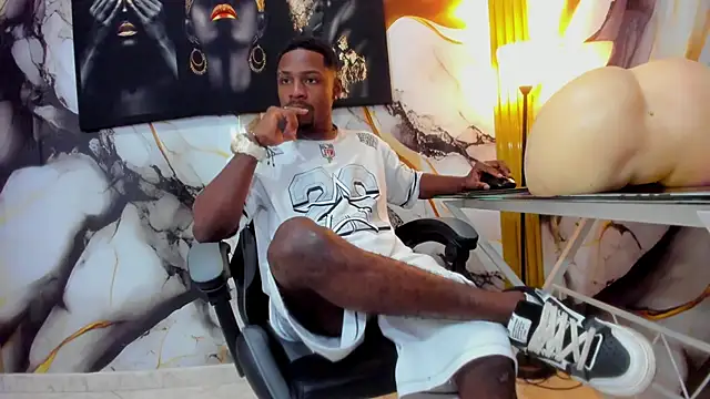 Snapshot of Thomas_shelbys chatting on October 21, 2025, 3:40 am Thomas shelbys online show from October 21, 2025, 3:40 am