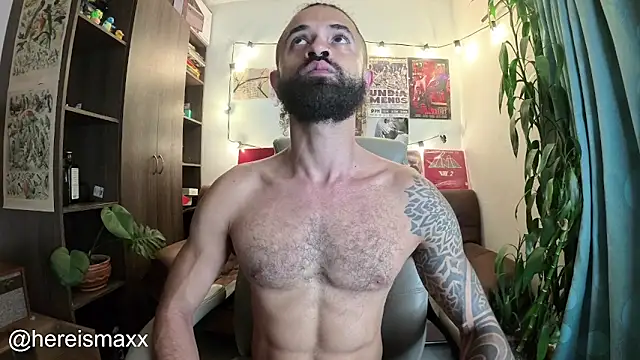 Snapshot of MaxG__ chatting on October 29, 2025, 1:41 am MaxG online show from October 29, 2025, 1:41 am