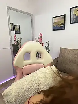 MiaaLoren online show from June 13, 2026, 5:55 pm
