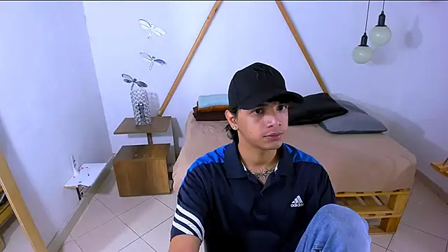 Snapshot of Brand_habes chatting on October 2, 2025, 5:20 pm Brand habes online show from October 2, 2025, 5:20 pm