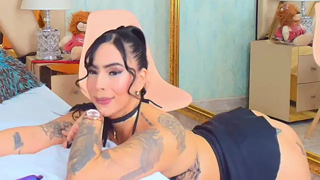 Snapshot of GiahDaniels chatting on February 22, 2025, 12:05 am GiahDaniels online show from February 22, 2025, 12:05 am