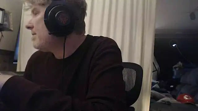 Snapshot of BrisonChase chatting on March 9, 2025, 8:51 am BrisonChase online show from March 9, 2025, 8:51 am