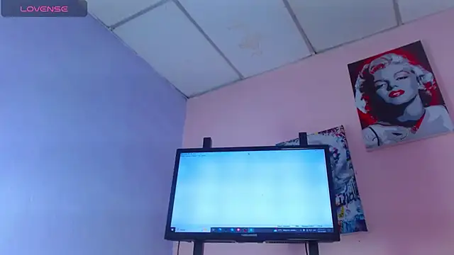 Vahiolet smith online show from December 16, 2024, 8:26 pm