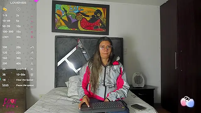 Snapshot of Vahiolet_smith chatting on October 26, 2025, 3:34 am Vahiolet smith online show from October 26, 2025, 3:34 am