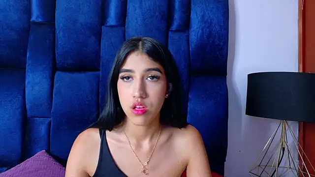 sofyqueen  online show from February 4, 2025, 10:45 pm