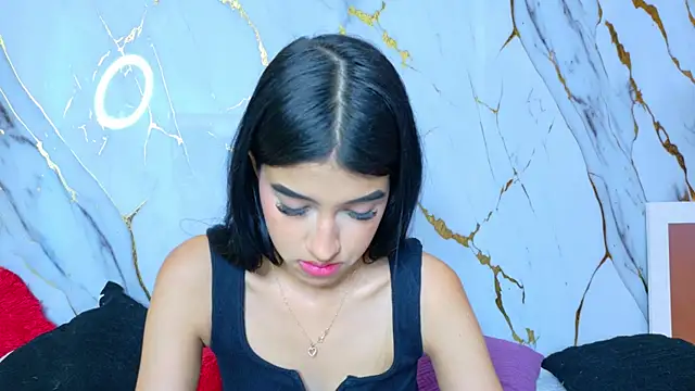sofyqueen  online show from March 19, 2025, 1:51 pm