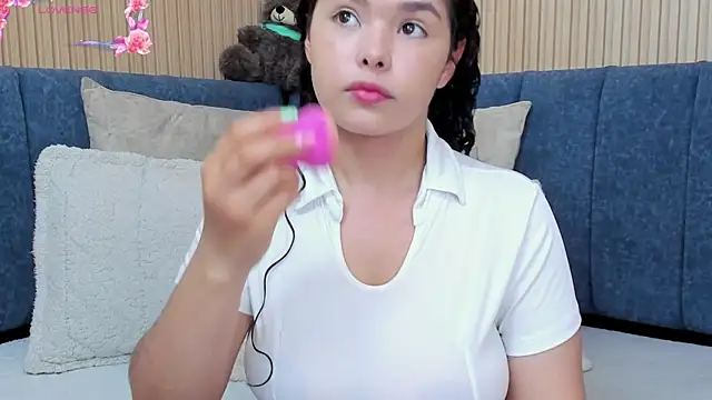 Snapshot of angeline_teen chatting on October 27, 2025, 12:31 pm angeline teen online show from October 27, 2025, 12:31 pm