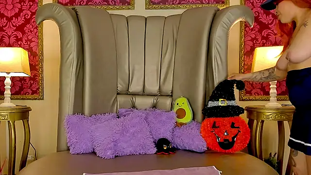 Colors-xx online show from October 13, 2025, 8:09 pm