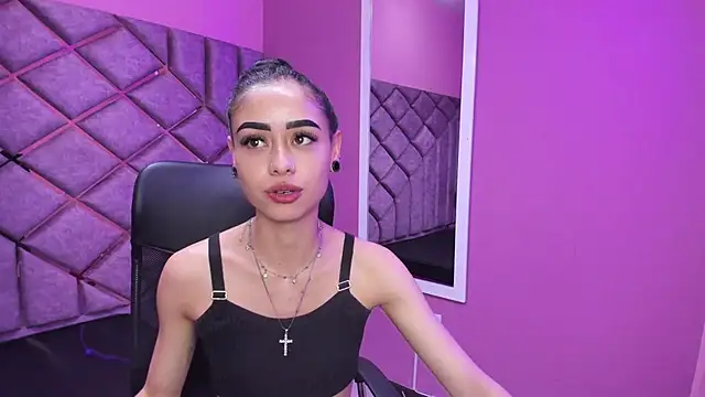 Snapshot of AnnySweett_ chatting on December 15, 2025, 6:23 pm AnnySweett online show from December 15, 2025, 6:23 pm