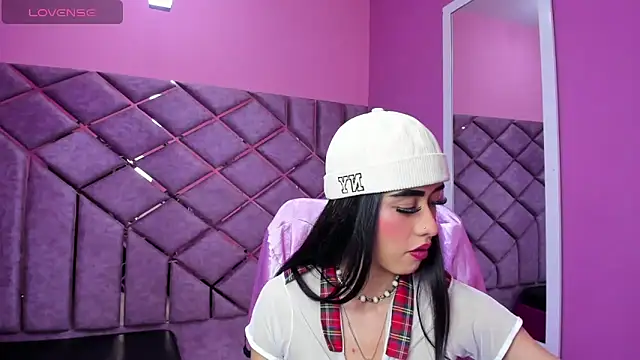 Snapshot of AnnySweett_ chatting on March 17, 2026, 4:32 pm AnnySweett online show from March 17, 2026, 4:32 pm