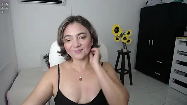 Snapshot of Ghada_milf chatting on March 14, 2025, 11:34 am Ghada milf online show from March 14, 2025, 11:34 am