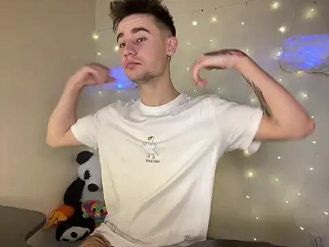 Snapshot of Mike_severi2 chatting on February 3, 2025, 6:02 am Mike severi2 online show from February 3, 2025, 6:02 am