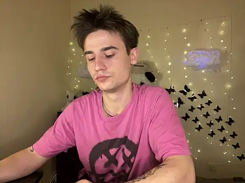 Snapshot of Mike_severi2 chatting on March 18, 2025, 12:47 pm Mike severi2 online show from March 18, 2025, 12:47 pm