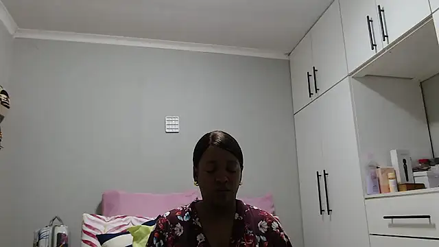 Amberbela online show from May 2, 2026, 3:50 pm