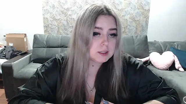 TiffaniYW online show from December 10, 2024, 7:22 pm