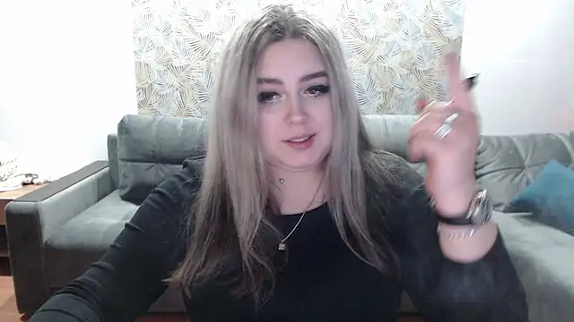 TiffaniYW online show from December 16, 2024, 8:48 pm