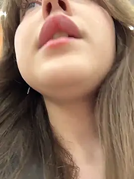 Snapshot of Peachy_Dream chatting on October 13, 2025, 6:08 pm Peachy Dream online show from October 13, 2025, 6:08 pm