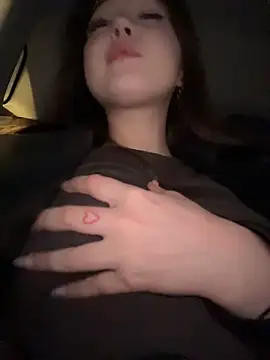 Snapshot of Peachy_Dream chatting on October 28, 2025, 6:32 pm Peachy Dream online show from October 28, 2025, 6:32 pm