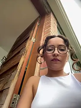 Penelope-Hot online show from April 22, 2026, 9:05 pm