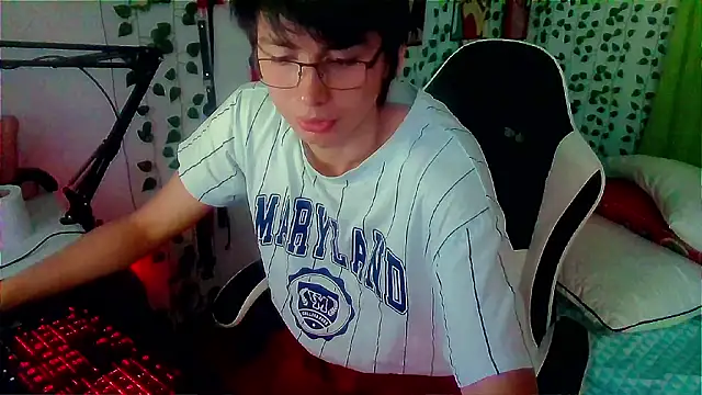 Snapshot of Andy_gray chatting on February 28, 2026, 12:28 pm Andy gray online show from February 28, 2026, 12:28 pm