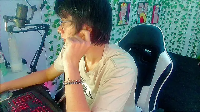 Snapshot of Andy_gray chatting on March 4, 2026, 11:27 am Andy gray online show from March 4, 2026, 11:27 am