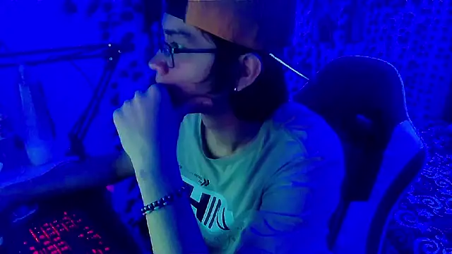 Snapshot of Andy_gray chatting on March 18, 2026, 11:24 am Andy gray online show from March 18, 2026, 11:24 am