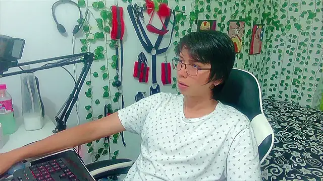 Snapshot of Andy_gray chatting on March 19, 2026, 12:14 am Andy gray online show from March 19, 2026, 12:14 am