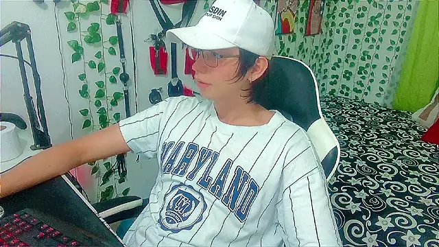 Snapshot of Andy_gray chatting on March 25, 2026, 11:44 pm Andy gray online show from March 25, 2026, 11:44 pm