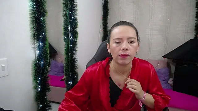 lauraguzman online show from December 29, 2024, 3:22 am