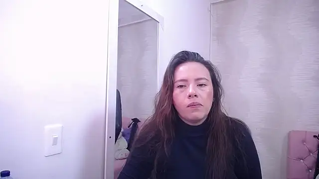 lauraguzman online show from March 13, 2025, 3:00 am