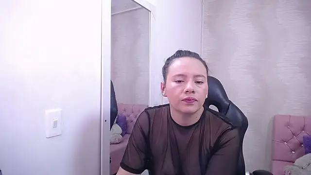 lauraguzman online show from March 15, 2025, 4:24 am