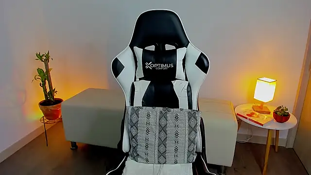 dafboy1 online show from November 30, 2025, 4:49 am