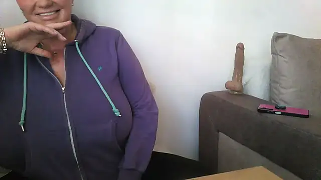 hotsierra4u online show from March 4, 2026, 10:32 am