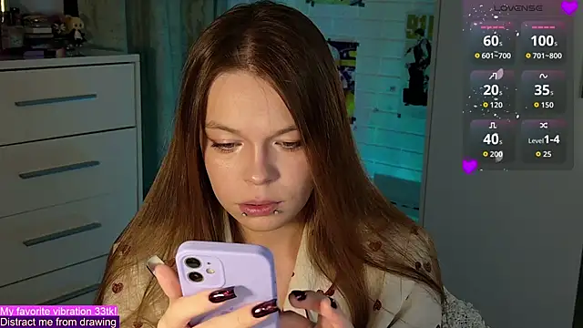 ValBae online show from September 29, 2025, 8:02 pm