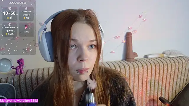 ValBae online show from November 30, 2025, 9:41 pm