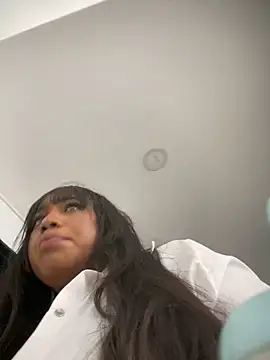 Snapshot of ailynBlaze chatting on February 19, 2025, 5:38 pm ailynBlaze online show from February 19, 2025, 5:38 pm