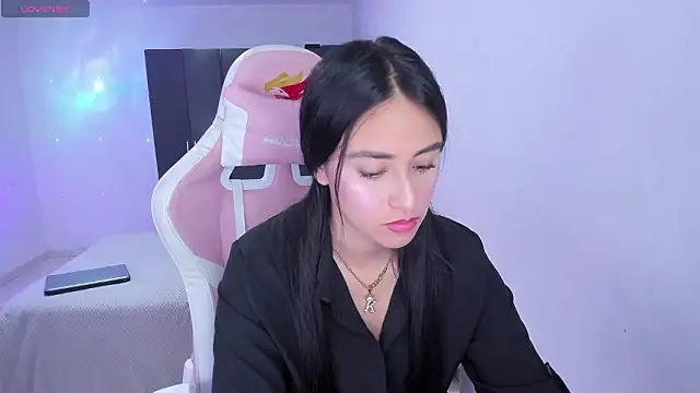 Tinylottie online show from March 1, 2026, 7:27 pm