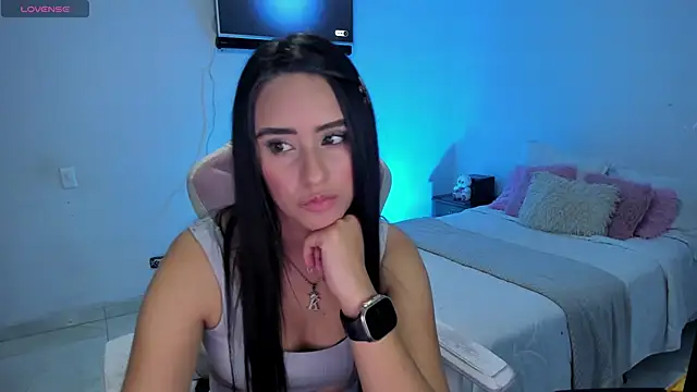 Tinylottie online show from June 11, 2026, 3:32 pm