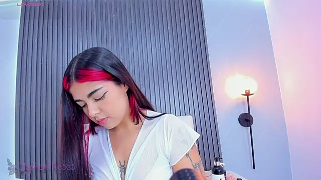 stephany roses  online show from February 4, 2025, 7:44 pm