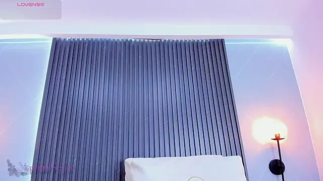 stephany roses  online show from February 5, 2025, 7:31 pm