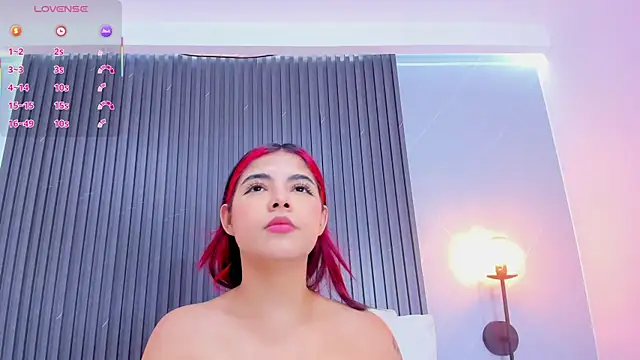 stephany roses  online show from February 23, 2025, 7:17 pm