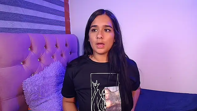 Snapshot of Maeena chatting on March 7, 2026, 1:02 am Maeena online show from March 7, 2026, 1:02 am