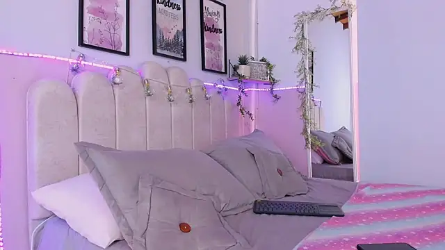 Camile Diazzz online show from January 30, 2025, 1:53 pm