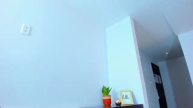 NathalyDaniels online show from February 28, 2025, 11:47 am